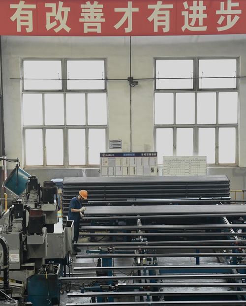 高質(zhì)量發(fā)展調(diào)研行 生產(chǎn)一線看制造企業(yè) 智改數(shù)轉(zhuǎn)網(wǎng)聯(lián)